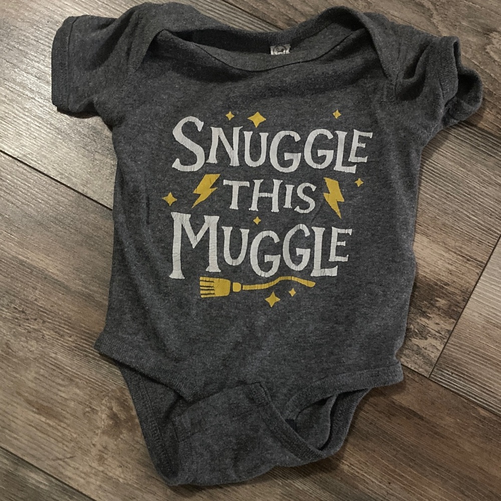 Snuggle This Muggle Short Sleeve Onesie Gray Size 12 months